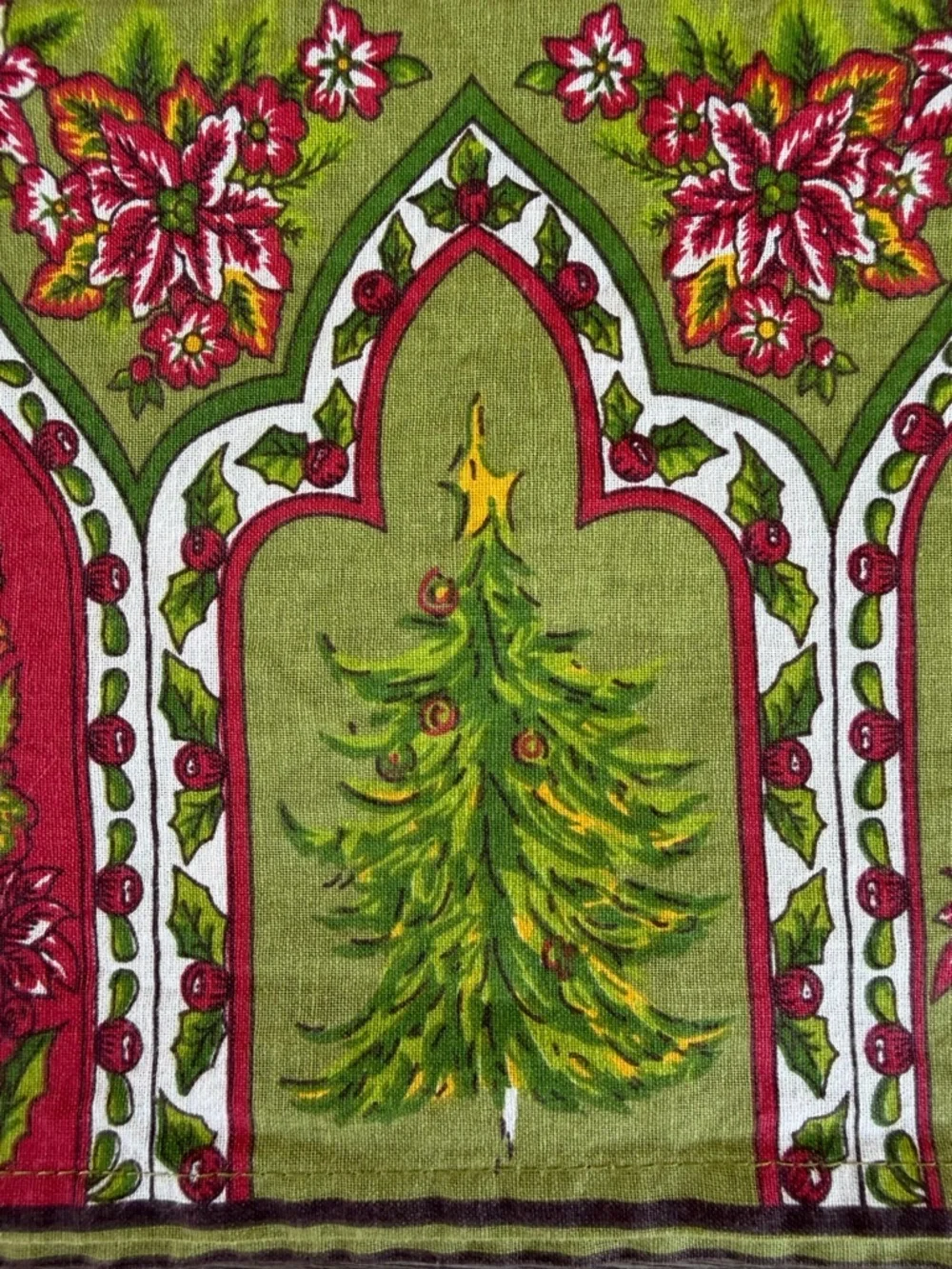 April Cornell Whimsical Paisley Christmas Holiday Tablecloth 61x101 Festive GUC